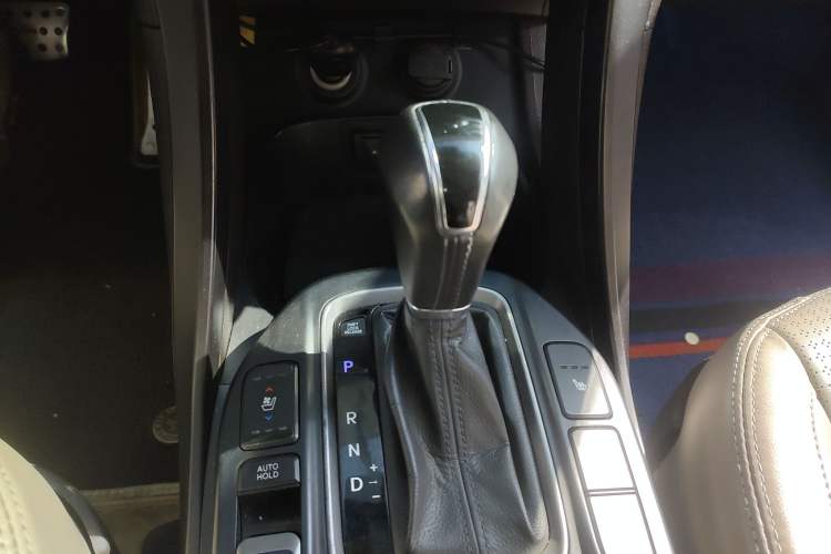 Used Hyundai Santa Fe 2013 2.0T Automatic All-Wheel Drive Prestige Version Gear Lever