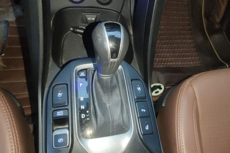 Used Hyundai Santa Fe 2013 2.0T Automatic All-Wheel Drive Top Trim Gear Lever
