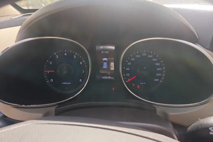Used Hyundai Santa Fe 2013 2.4L Automatic Two-Wheel Drive Smart Version Instrument Cluster