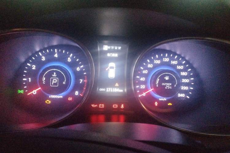 Used Hyundai Santa Fe 2013 2.0T Automatic All-Wheel Drive Top Trim Instrument Cluster