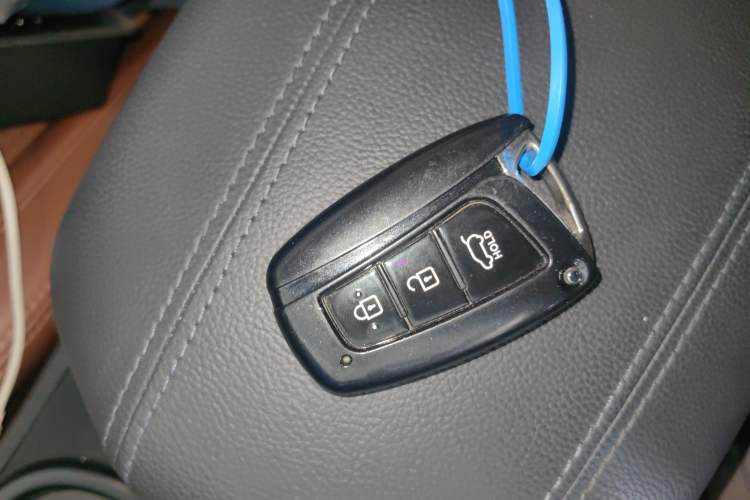 Used Hyundai Santa Fe 2013 2.4L Automatic 4x4 Prestige Edition Interior 1