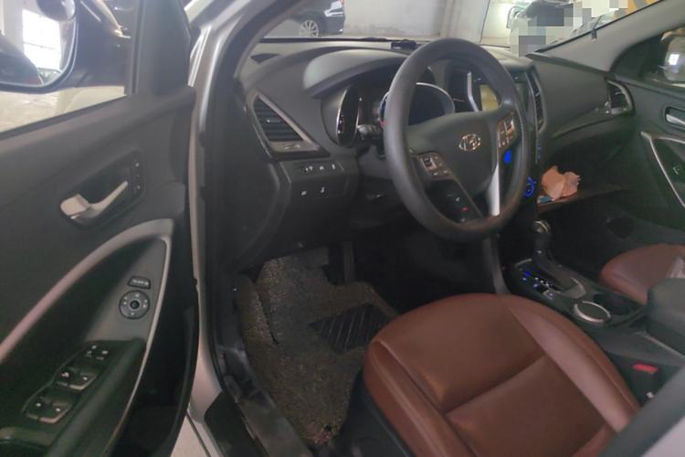 Used Hyundai Santa Fe 2013 2.4L Automatic 4x4 Prestige Edition Interior 3