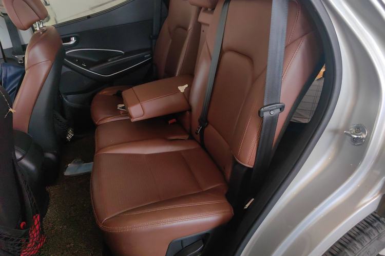 Used Hyundai Santa Fe 2013 2.4L Automatic 4x4 Prestige Edition Interior 4