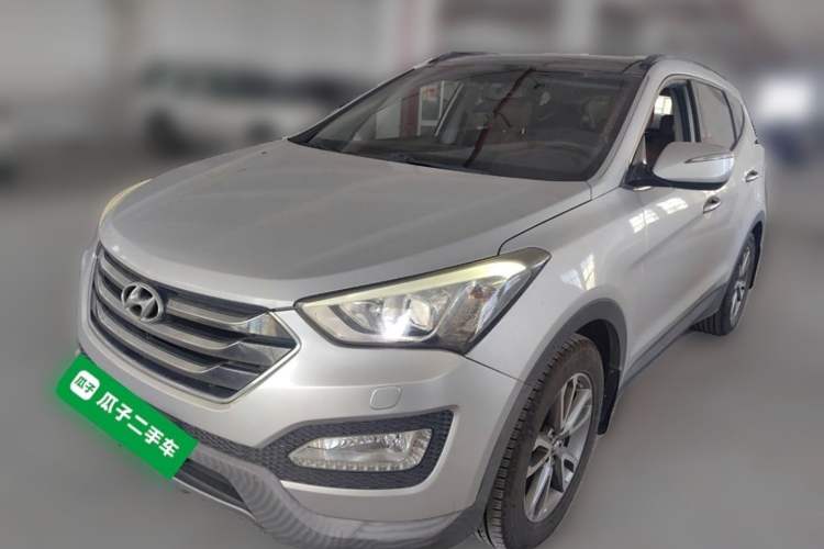Used Hyundai Santa Fe 2013 2.4L Automatic 4x4 Prestige Edition Left Front Headlight