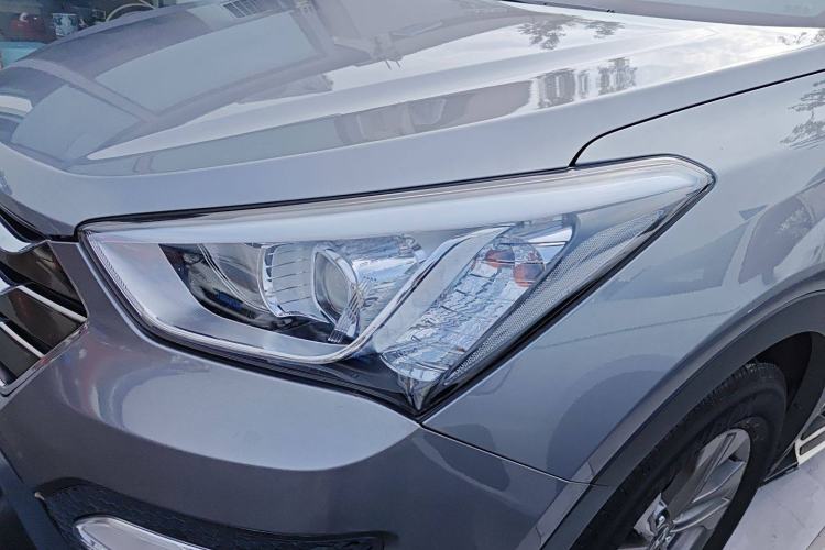 Used Hyundai Santa Fe 2013 2.4L Automatic 4x4 Smart Version Left Front Headlight