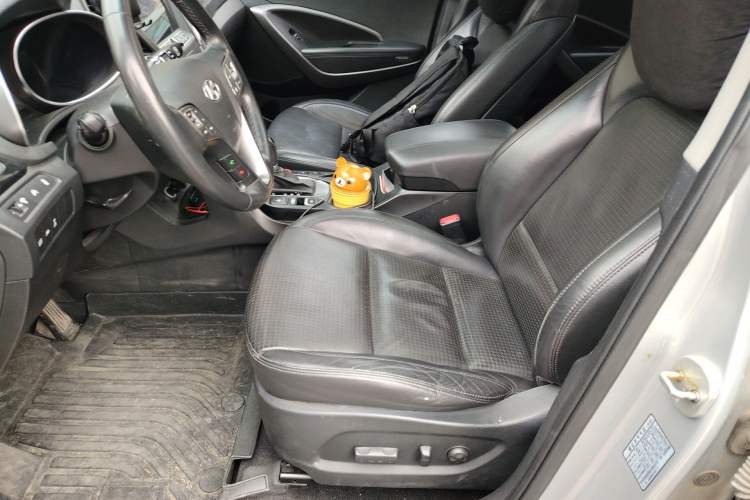 Used Hyundai Santa Fe 2013 2.0T Automatic All-Wheel Drive Top Trim Left Front Seat