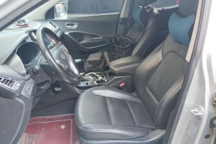 Used Hyundai Santa Fe 2013 2.4L Automatic Two-Wheel Drive Smart Version Left Front Seat