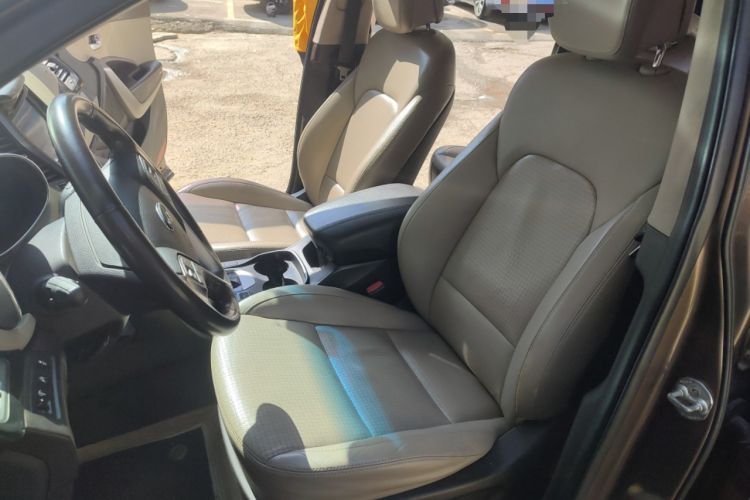 Used Hyundai Santa Fe 2013 2.0T Automatic All-Wheel Drive Prestige Version Left Front Seat