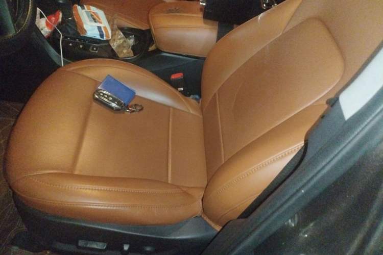 Used Hyundai Santa Fe 2013 2.0T Automatic All-Wheel Drive Top Trim Left Front Seat