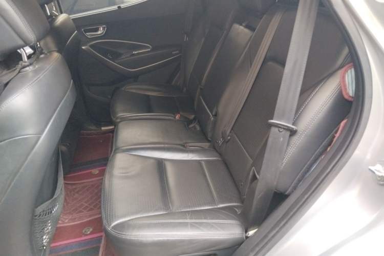 Used Hyundai Santa Fe 2013 2.4L Automatic Two-Wheel Drive Smart Version Left Rear Seat