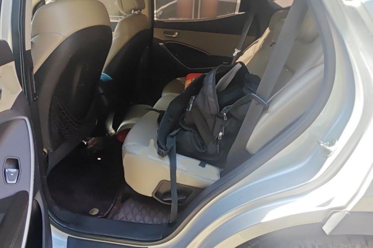 Used Hyundai Santa Fe 2013 2.4L Automatic Two-Wheel Drive Smart Version Left Rear Seat