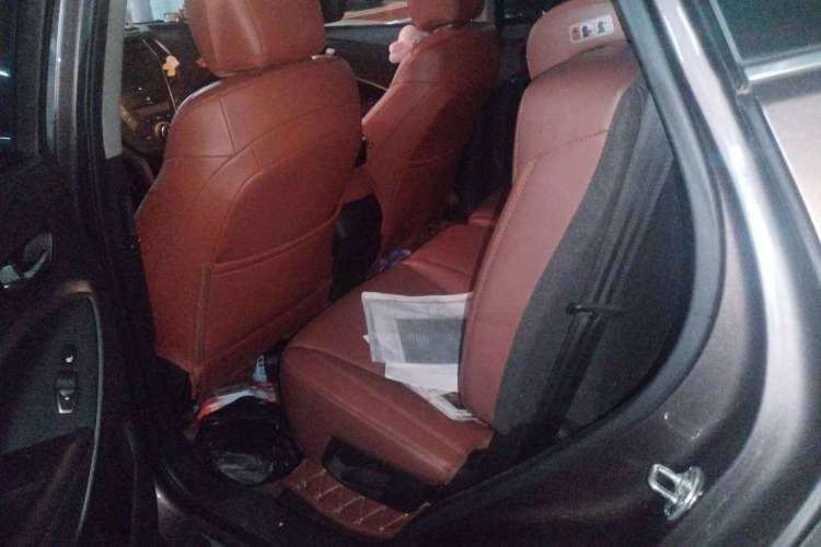 Used Hyundai Santa Fe 2013 2.0T Automatic All-Wheel Drive Top Trim Left Rear Seat