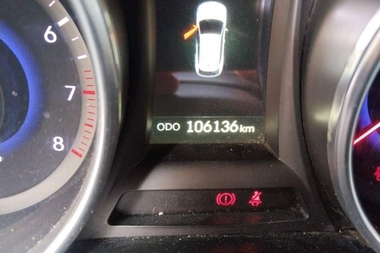 Used Hyundai Santa Fe 2013 2.4L Automatic Two-Wheel Drive Smart Version Odometer Close Up
