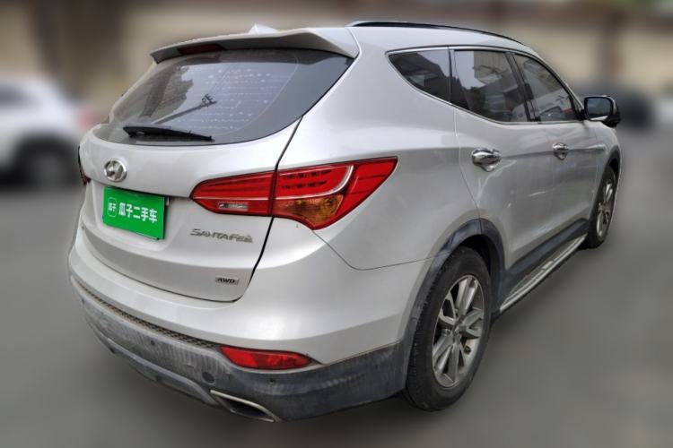 Used Hyundai Santa Fe 2013 2.0T Automatic All-Wheel Drive Top Trim Rear Right 45 Deg