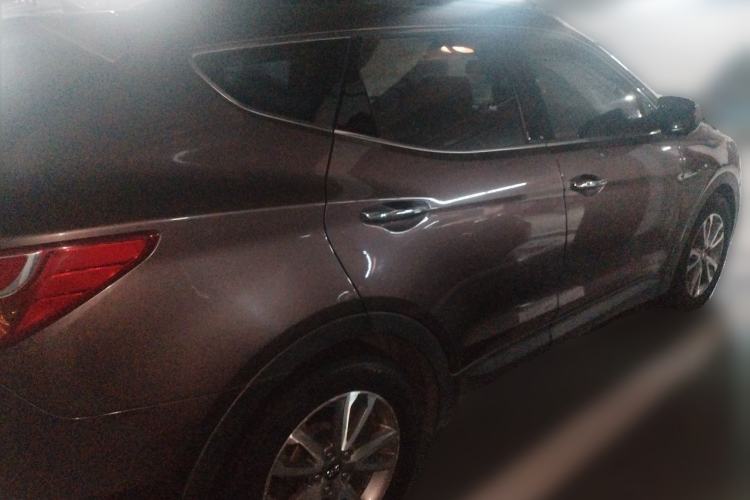 Used Hyundai Santa Fe 2013 2.0T Automatic All-Wheel Drive Top Trim Rear Right 45 Deg
