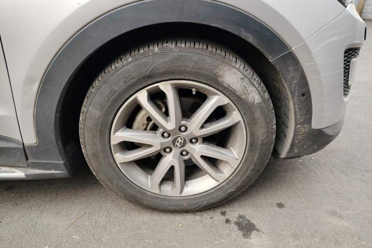 Used Hyundai Santa Fe 2013 2.0T Automatic All-Wheel Drive Top Trim Right Front Wheel Hub