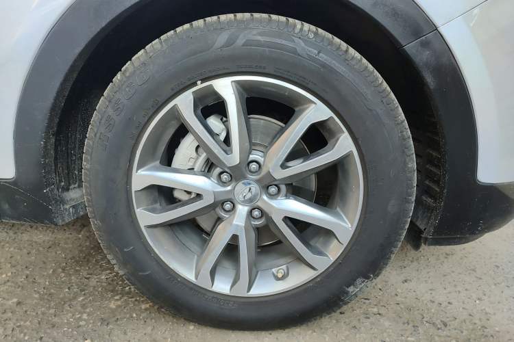 Used Hyundai Santa Fe 2013 2.0T Automatic All-Wheel Drive Prestige Version Right Front Wheel Hub