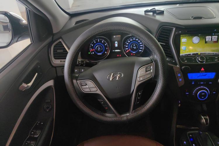 Used Hyundai Santa Fe 2013 2.4L Automatic 4x4 Prestige Edition Steering Wheel