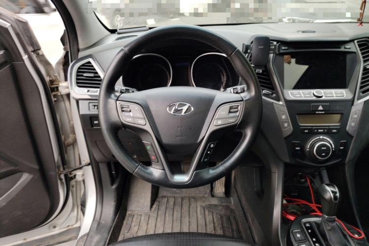 Used Hyundai Santa Fe 2013 2.0T Automatic All-Wheel Drive Top Trim Steering Wheel
