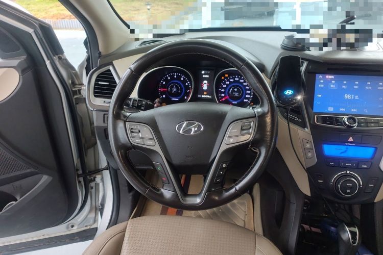 Used Hyundai Santa Fe 2013 2.4L Automatic Two-Wheel Drive Smart Version Steering Wheel