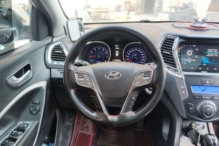 Used Hyundai Santa Fe 2013 2.4L Automatic Two-Wheel Drive Smart Version Steering Wheel