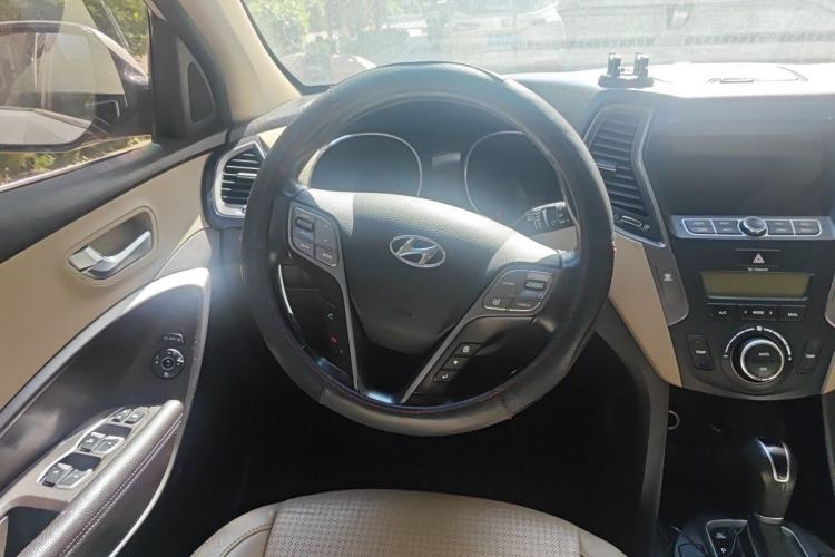 Used Hyundai Santa Fe 2013 2.4L Automatic Two-Wheel Drive Smart Version Steering Wheel