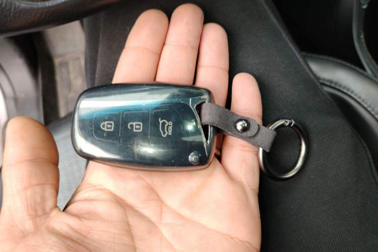 Used Hyundai Santa Fe 2013 2.0T Automatic All-Wheel Drive Top Trim Vehicle Key