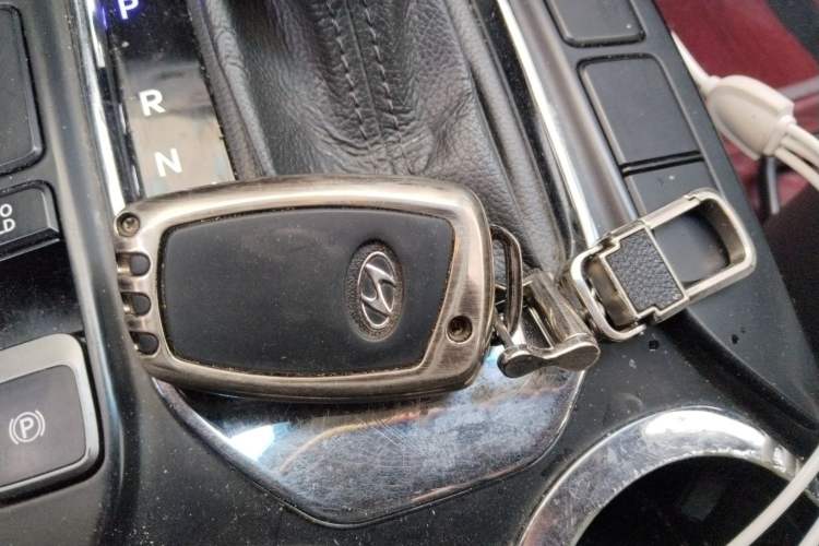 Used Hyundai Santa Fe 2013 2.4L Automatic Two-Wheel Drive Smart Version Vehicle Key