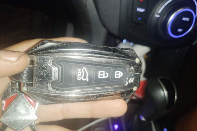 Used Hyundai Santa Fe 2013 2.0T Automatic All-Wheel Drive Top Trim Vehicle Key