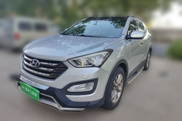 Ojetý Hyundai Santa Fe 2013 Revised Version 2.4L Automatic All-Wheel Drive Luxury Trim