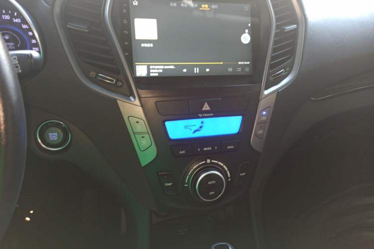Used Hyundai Santa Fe 2013 2.4L Automatic Two-Wheel Drive Smart Version Audio And AC Panel