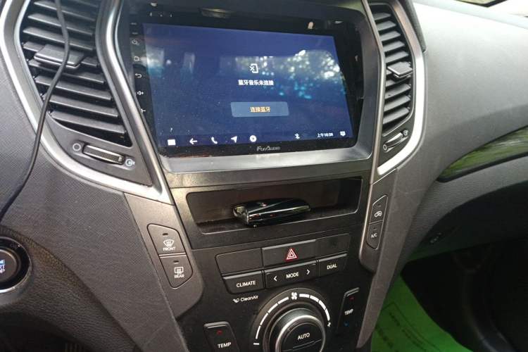 Used Hyundai Santa Fe 2013 Revised Version 2.0T Automatic All-Wheel Drive Prestige Edition Audio And AC Panel