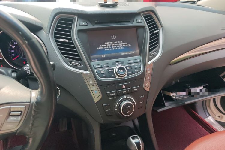 Used Hyundai Santa Fe 2013 Revised Version 2.4L Automatic All-Wheel Drive Luxury Trim Audio And AC Panel