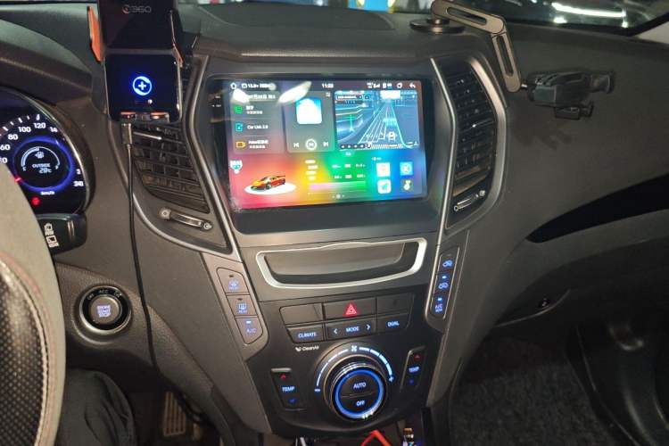 Used Hyundai Santa Fe 2013 2.0T Automatic All-Wheel Drive Top Trim Audio And AC Panel