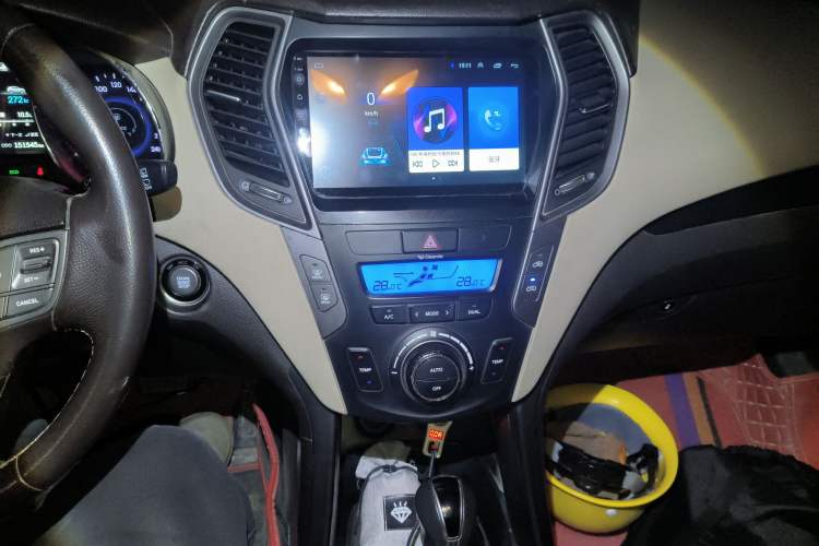Used Hyundai Santa Fe 2013 2.4L Automatic Two-Wheel Drive Smart Version Audio And AC Panel