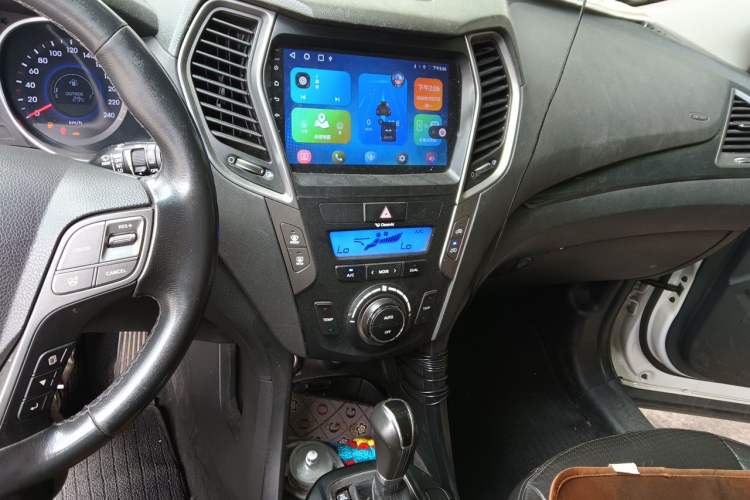 Used Hyundai Santa Fe 2013 2.4L Automatic Two-Wheel Drive Smart Version Audio And AC Panel