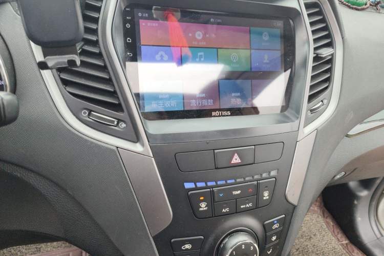 Used Hyundai Santa Fe 2013 2.4L Automatic 2WD Comfort Edition Audio And AC Panel