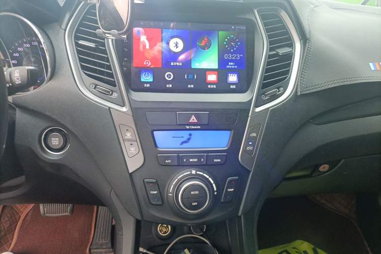 Used Hyundai Santa Fe 2013 2.4L Automatic Two-Wheel Drive Smart Version Audio And AC Panel