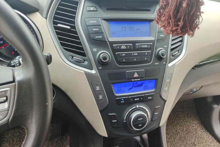 Used Hyundai Santa Fe 2013 2.4L Automatic Two-Wheel Drive Smart Version Audio And AC Panel