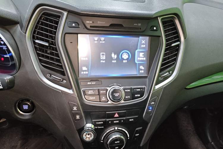 Used Hyundai Santa Fe 2013 Revised Version 2.4L Automatic All-Wheel Drive Smart Type Audio And AC Panel