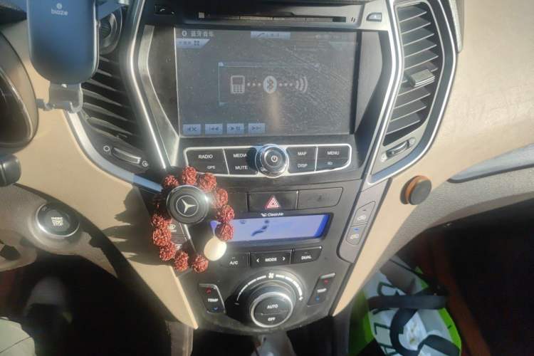 Used Hyundai Santa Fe 2013 2.4L Automatic 4x4 Smart Version Audio And AC Panel