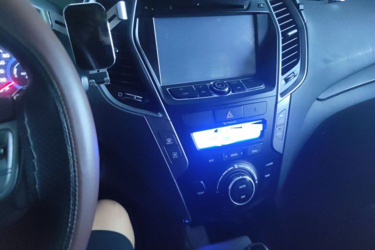 Used Hyundai Santa Fe 2013 2.4L Automatic Two-Wheel Drive Smart Version Audio And AC Panel