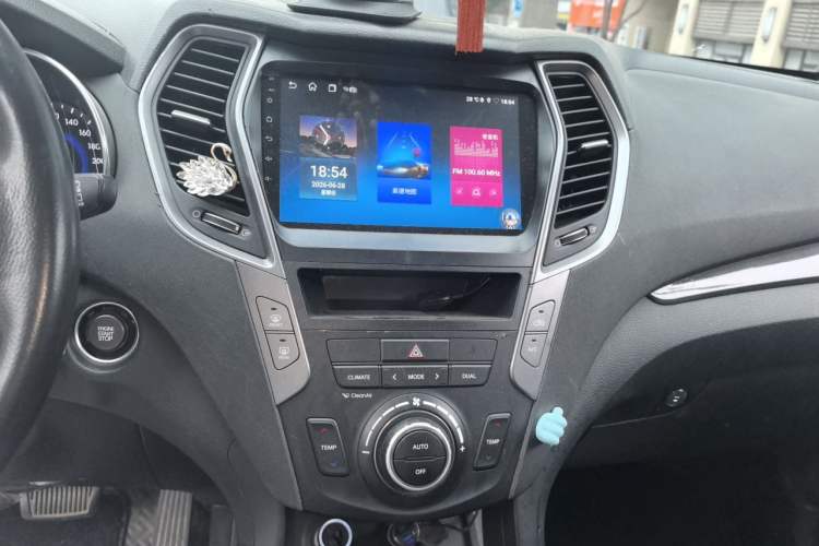 Used Hyundai Santa Fe 2013 2.4L Automatic 4x4 Smart Version Audio And AC Panel