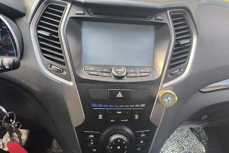 Used Hyundai Santa Fe 2013 2.4L Automatic 4x4 Comfort Edition Audio And AC Panel