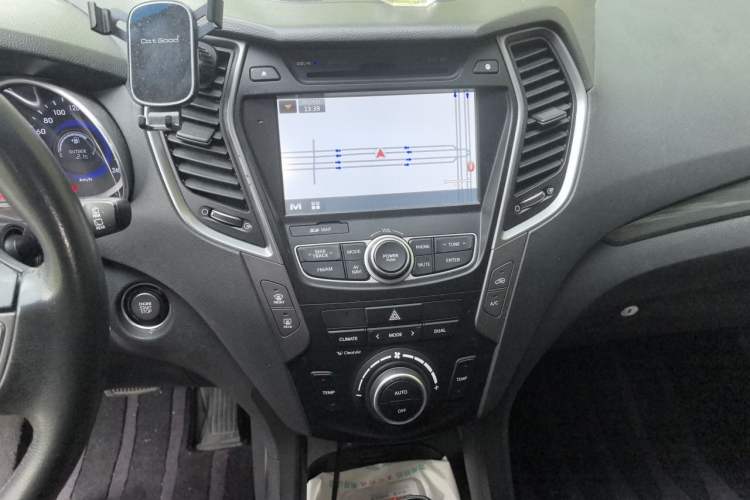 Used Hyundai Santa Fe 2013 Revised Version 2.4L Automatic All-Wheel Drive Smart Type Audio And AC Panel