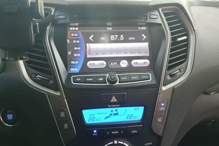 Used Hyundai Santa Fe 2013 2.4L Automatic 4x4 Prestige Edition Audio And AC Panel