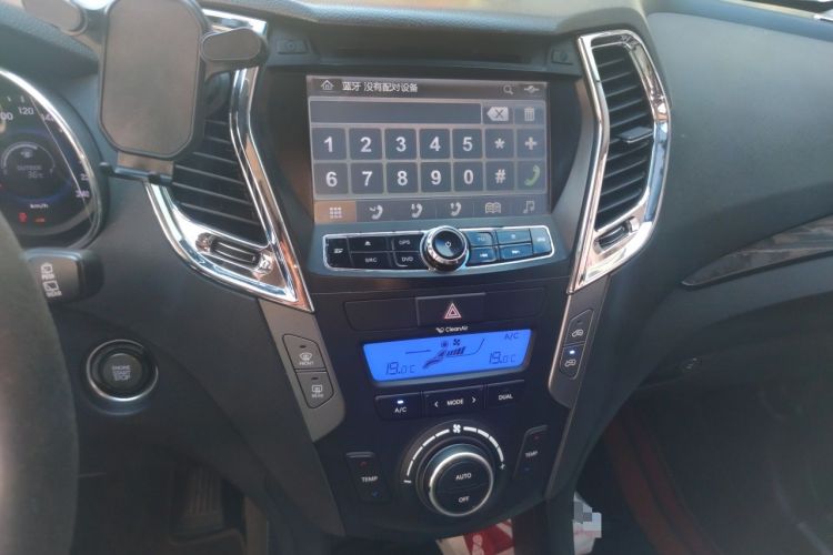 Used Hyundai Santa Fe 2013 2.4L Automatic Two-Wheel Drive Smart Version Audio And AC Panel