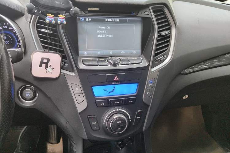 Used Hyundai Santa Fe 2013 2.4L Automatic Two-Wheel Drive Smart Version Audio And AC Panel