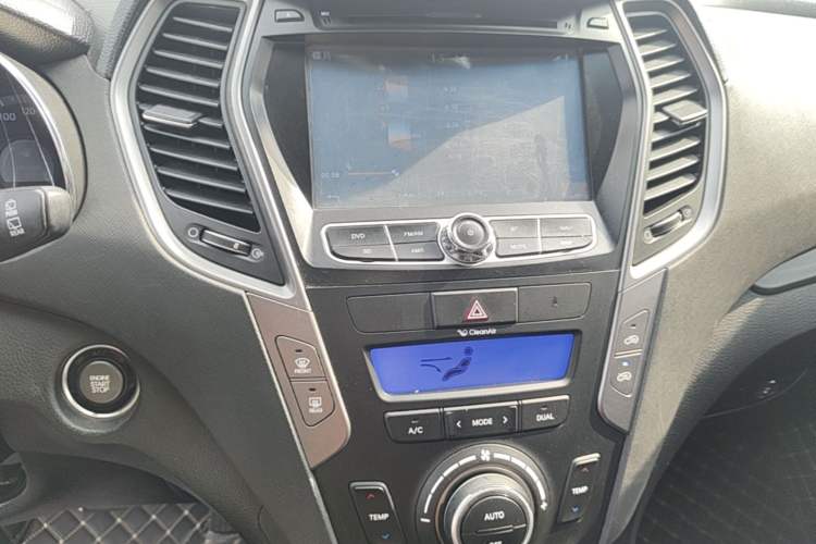 Used Hyundai Santa Fe 2013 2.4L Automatic 2WD Comfort Edition Audio And AC Panel