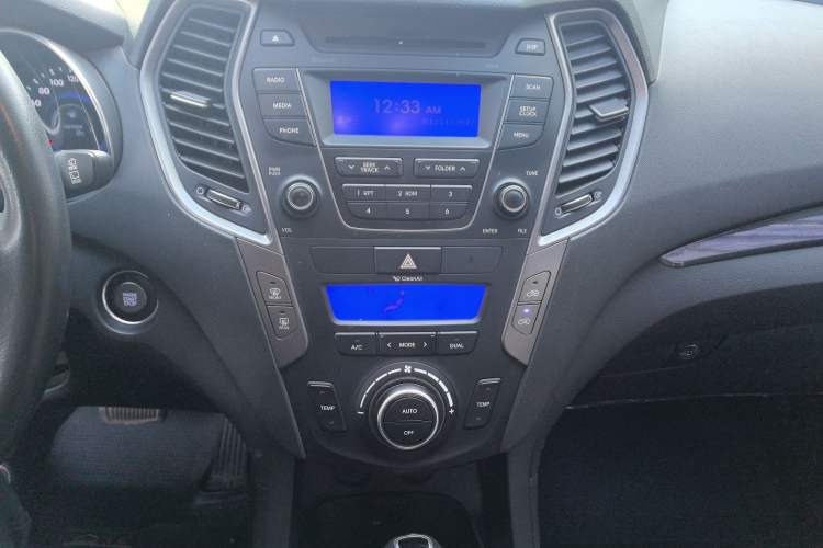 Used Hyundai Santa Fe 2013 2.4L Automatic 4x4 Smart Version Audio And AC Panel